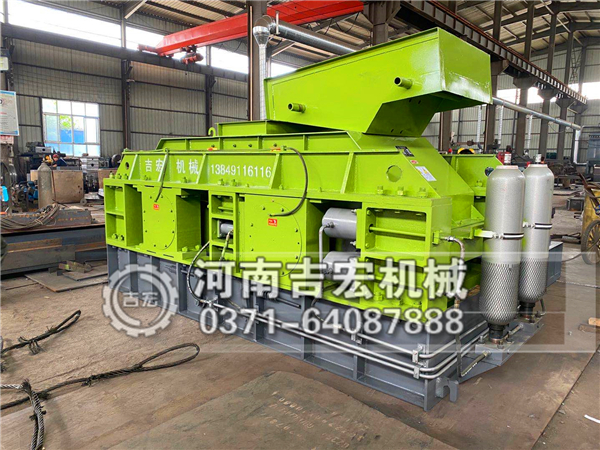 石場雙輥破碎機可以處理4-7公分碎石制沙作業(yè)！